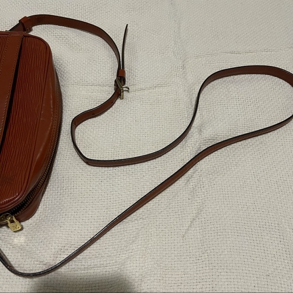 Authentic Louis Vuitton Trocadero Epi leather - Picture 6 of 10